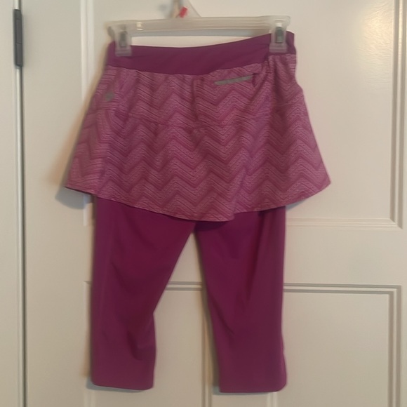 Prana shirt with built in capris - Picture 2 of 6